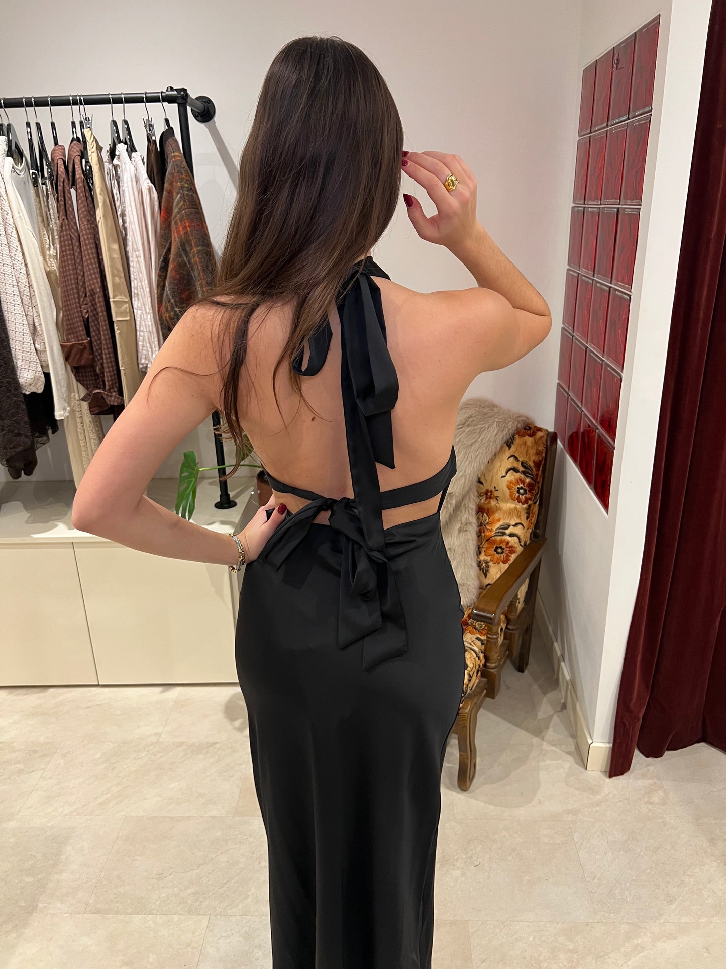 Robe longue noire dos nu
