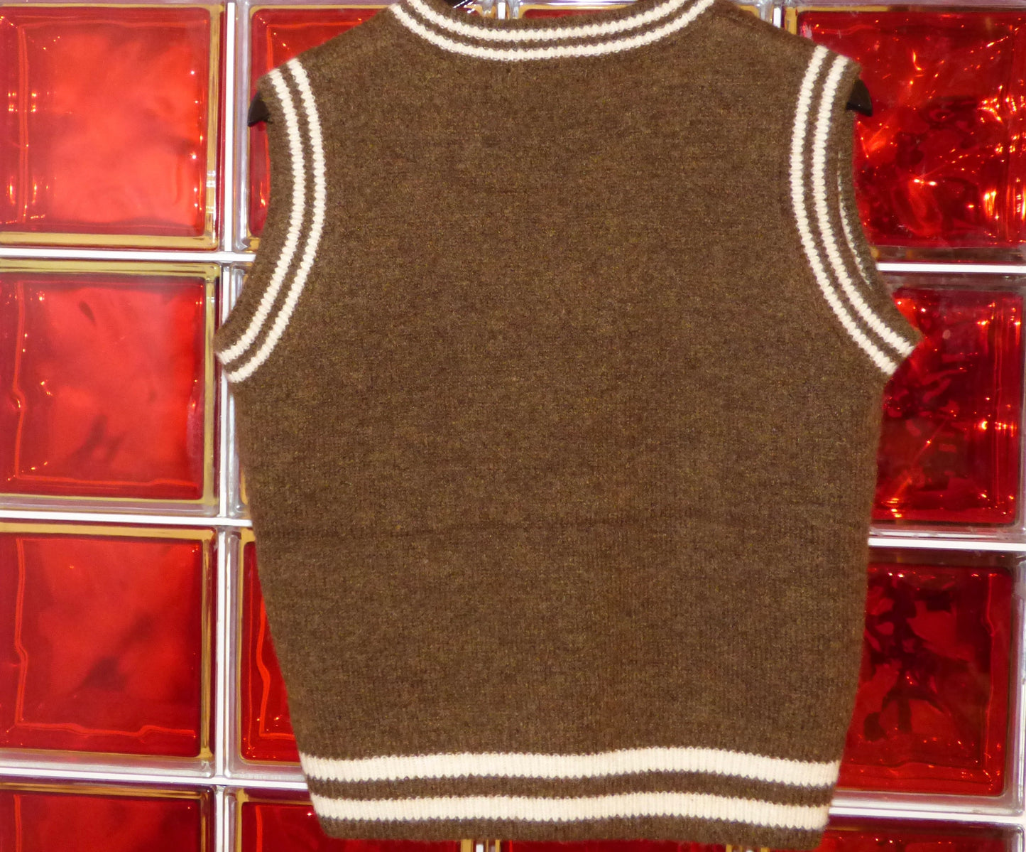Pull sans manches col V