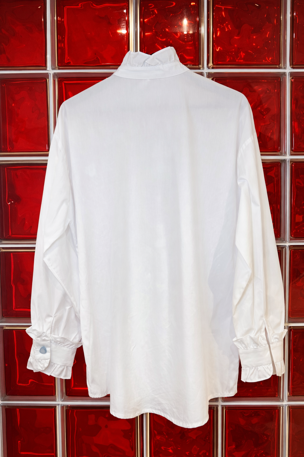 Chemise blanche à volants & boutons cœur