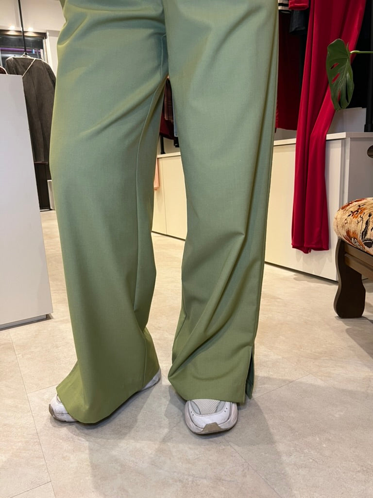 Pantalon à pinces structuré et élégant