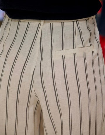 Short rayé taille haute