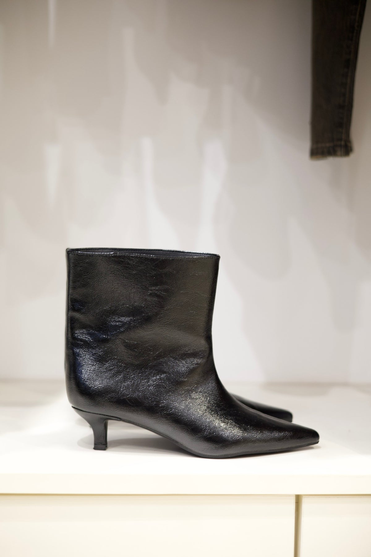 Boots kitten heel en similicuir noir