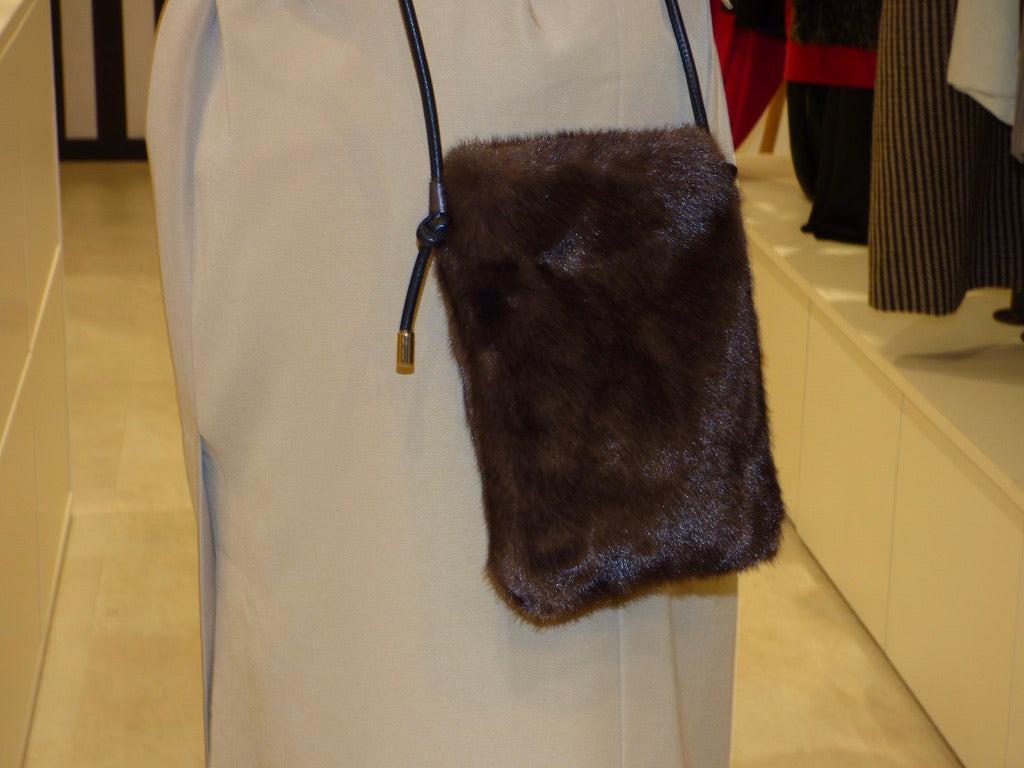Pochette en fausse fourrure