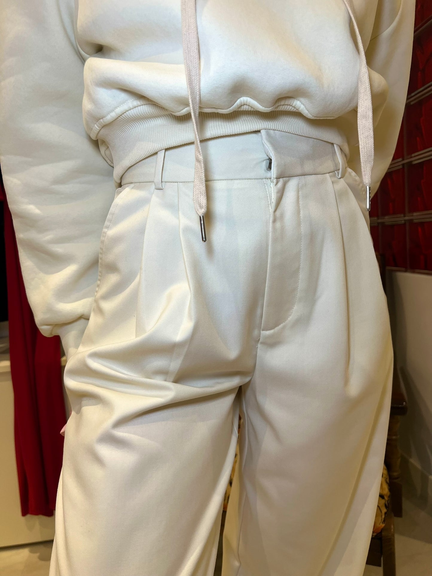 Pantalon à pinces structuré et élégant