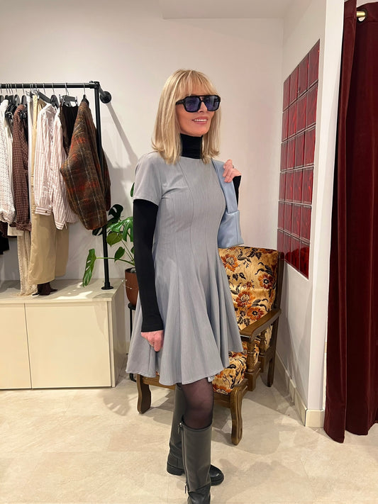 Robe grise évasée