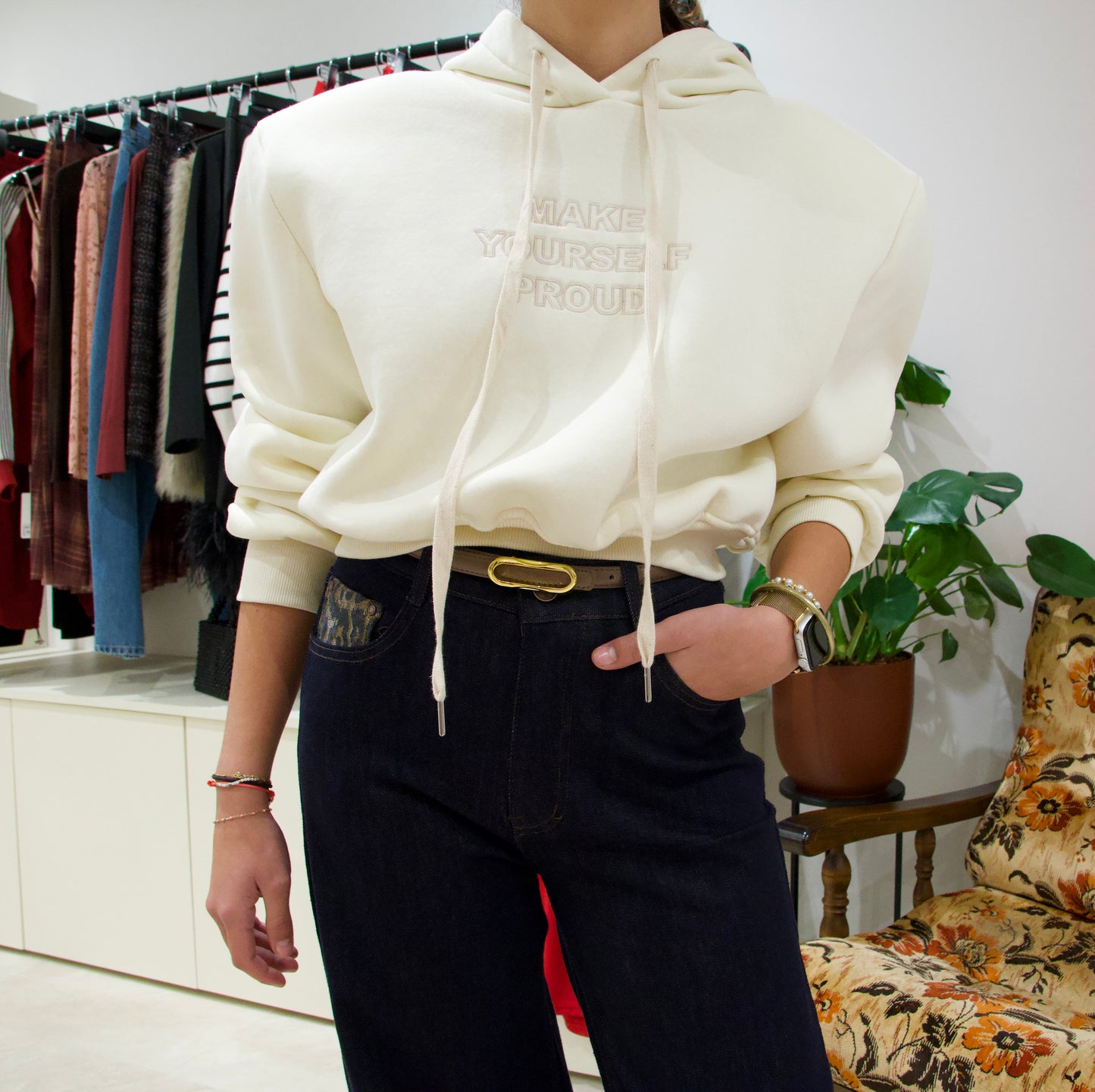 Pull à capuche structuré à épaulettes