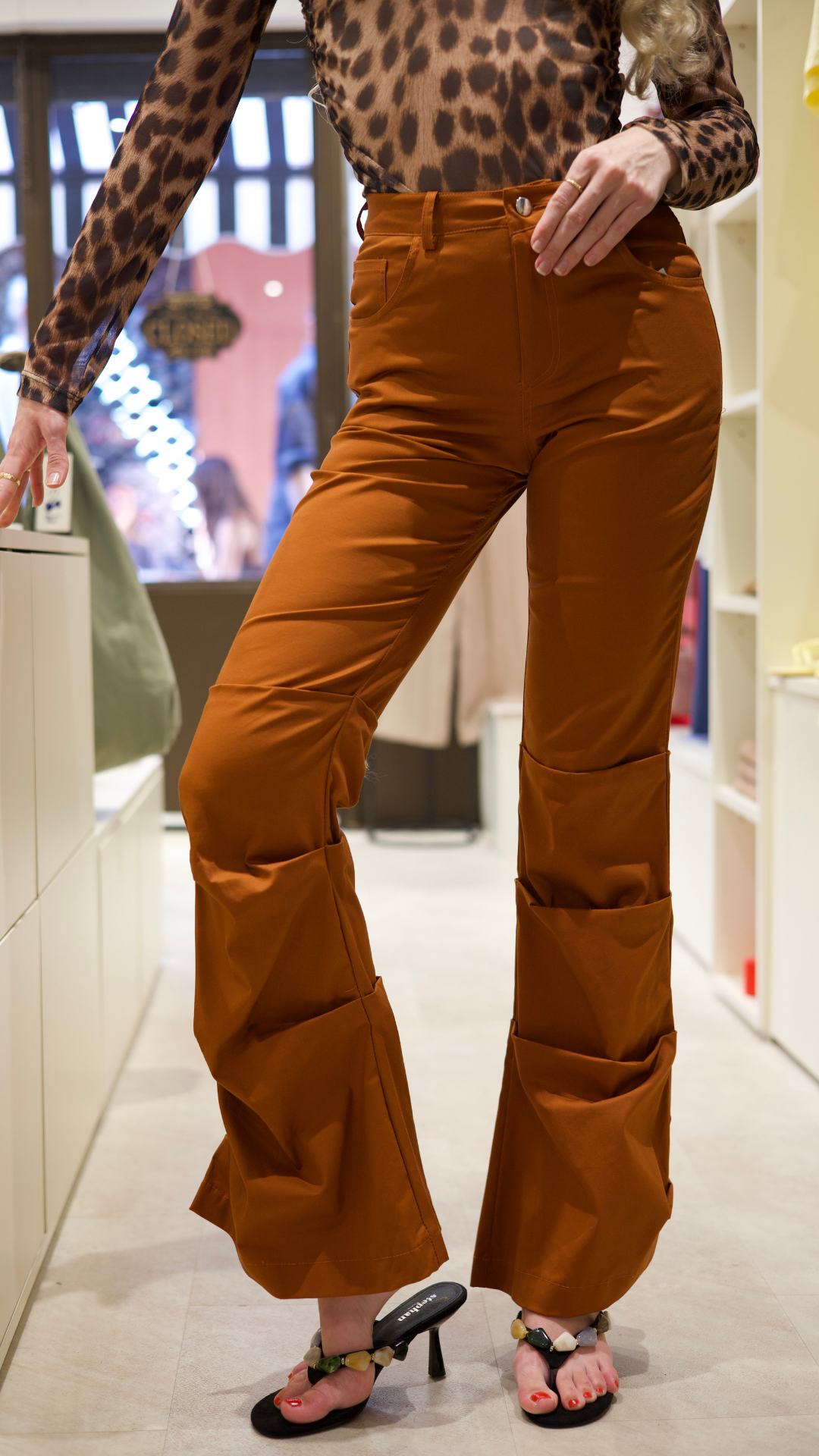 Pantalon terracotta – coupe évasée