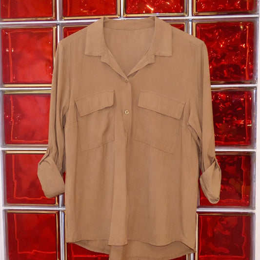 Chemise beige fluide à poches