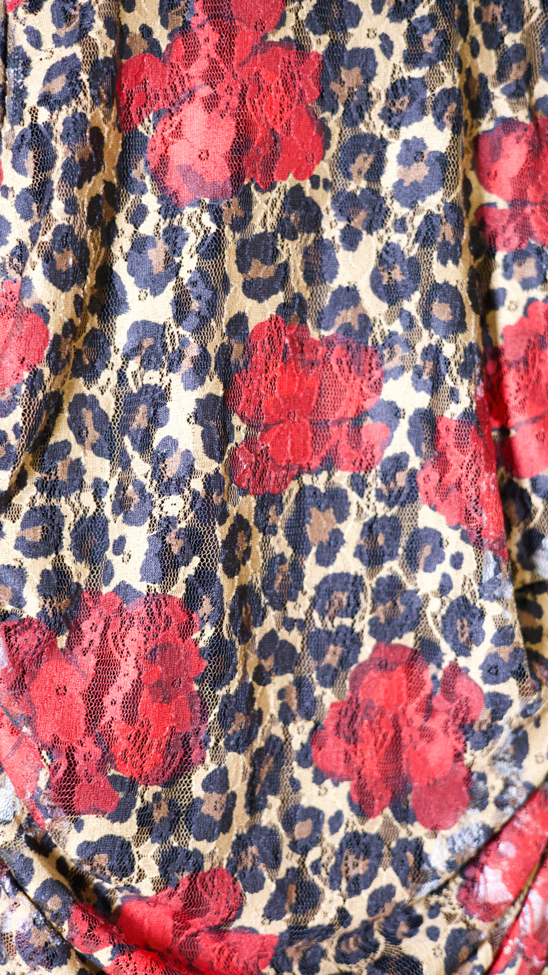 Robe longue col montant imprimé léopard et roses