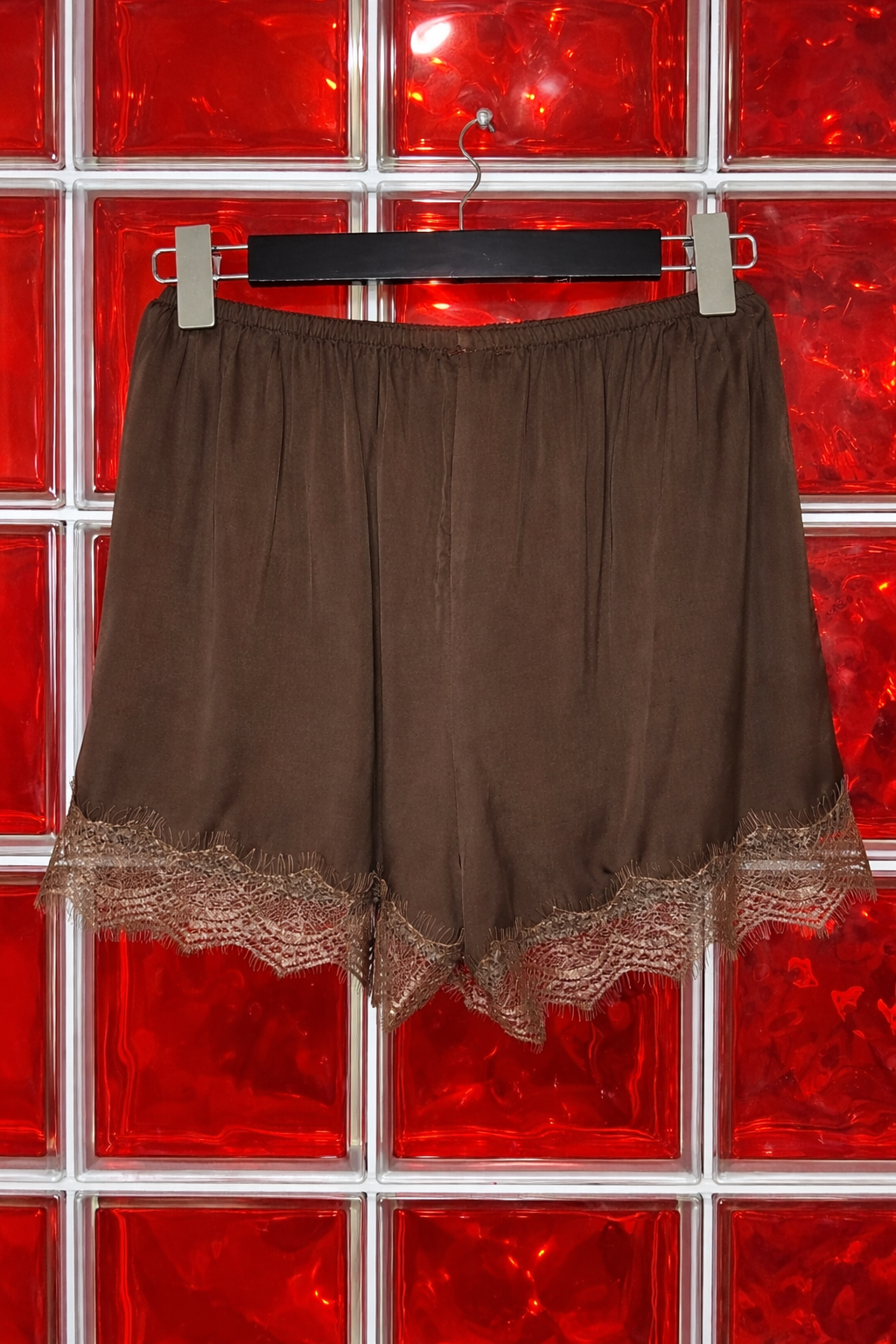 Short en dentelle marron