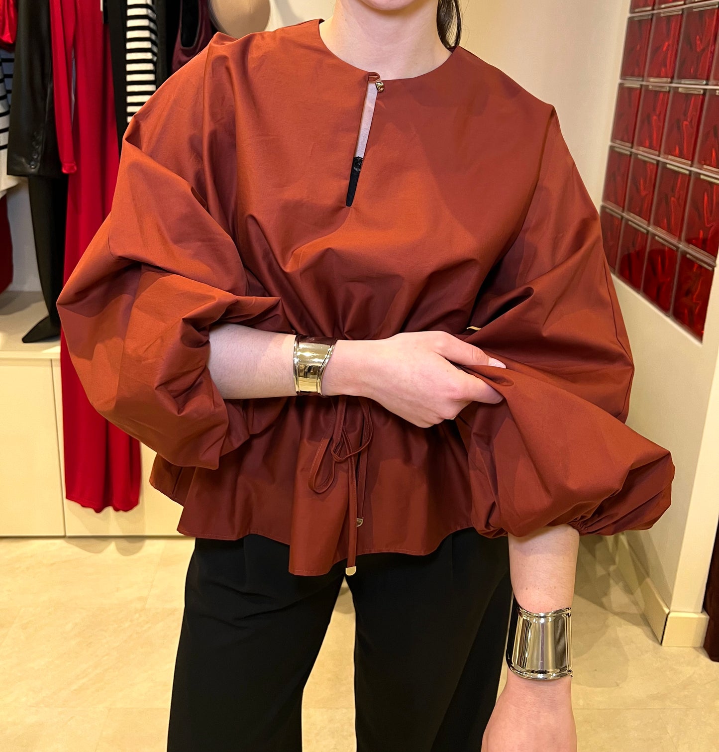 Blouse fluide à lien de serrage