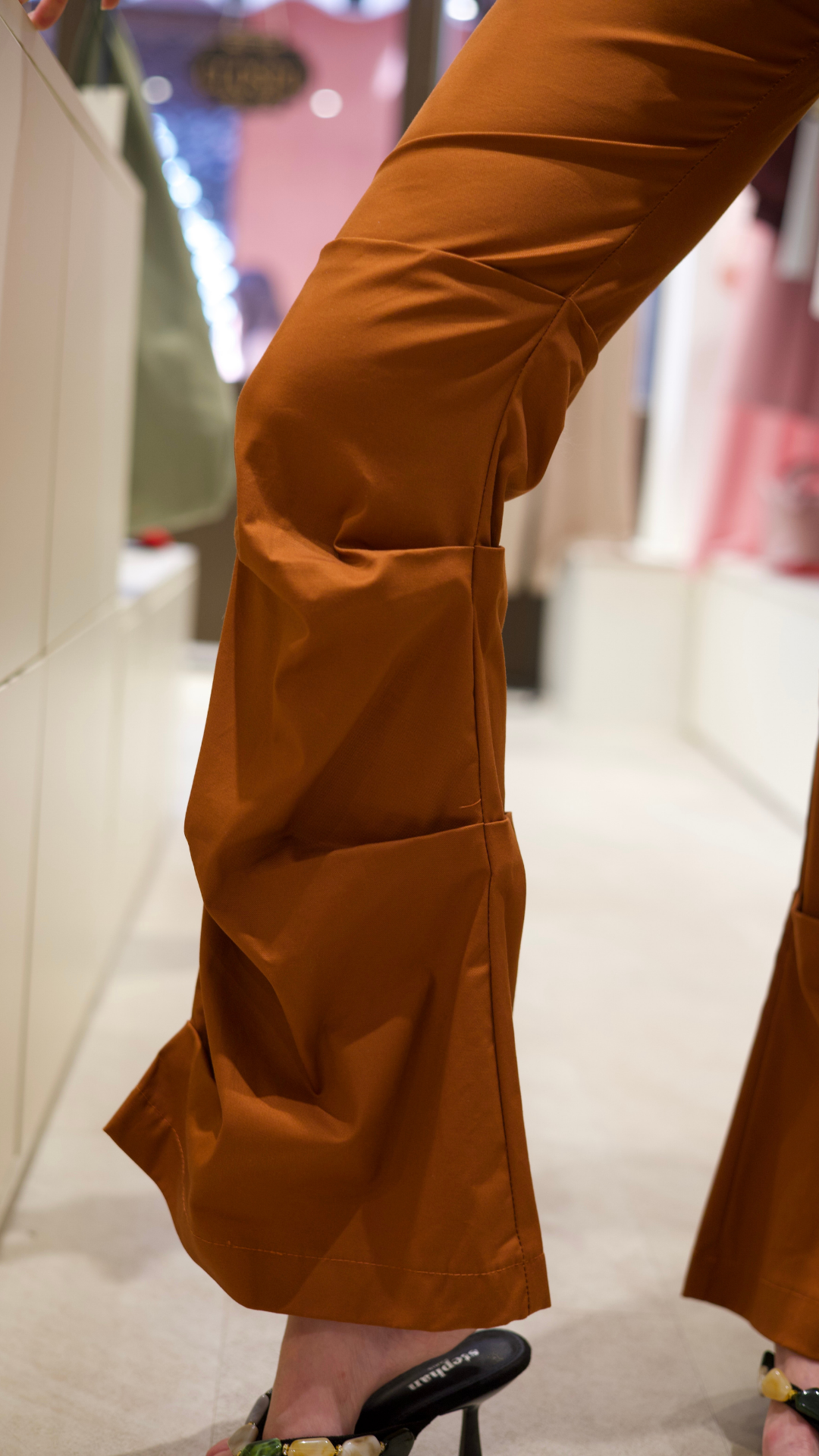 Pantalon terracotta – coupe évasée