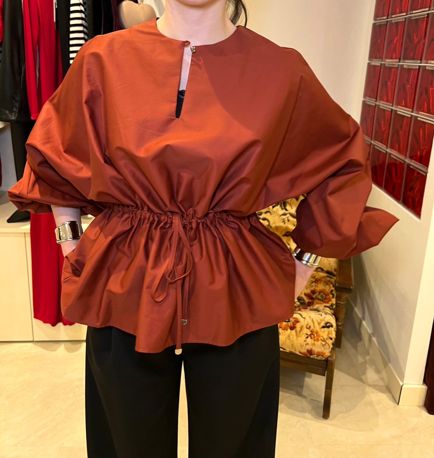 Blouse fluide à lien de serrage