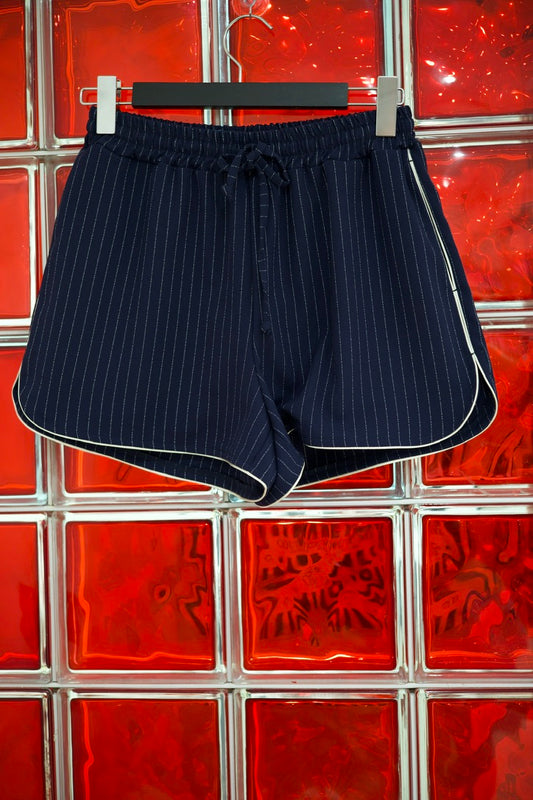 Short marine à fines rayures