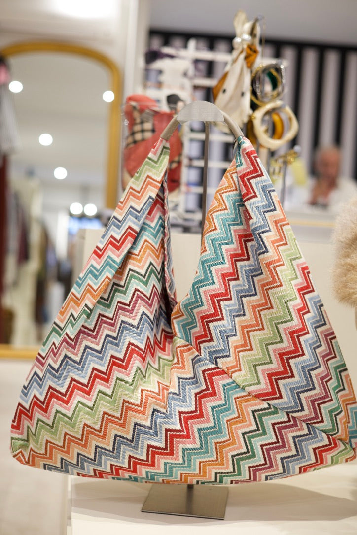 Sac hobo imprimé chevrons multicolores