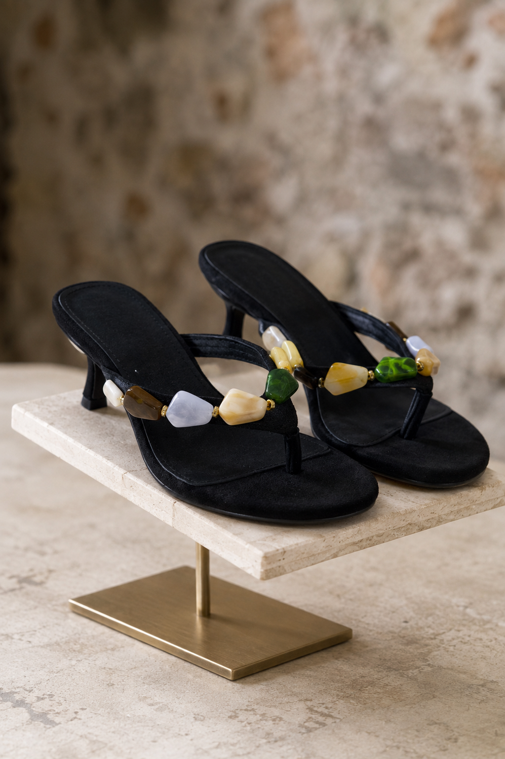 Mules à talon kitten en daim noir avec pierres multicolores