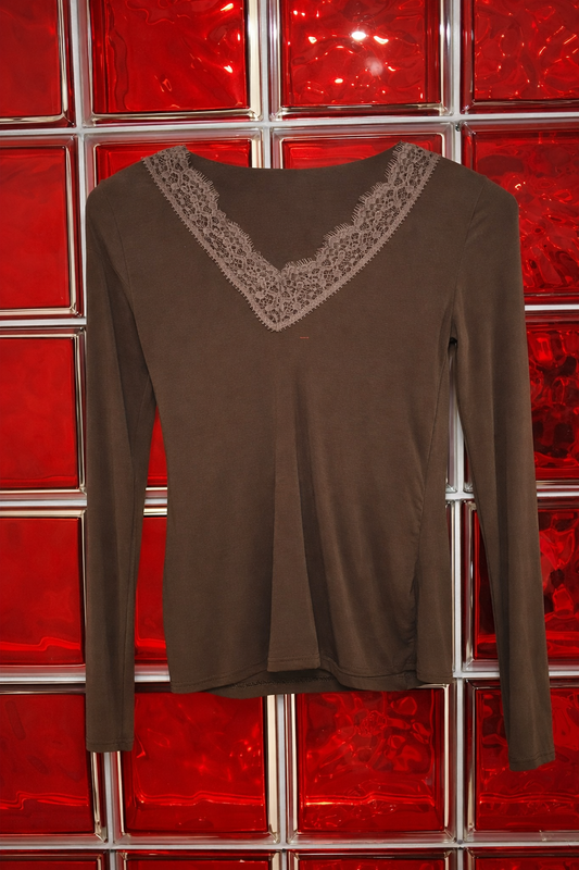 Top col V dentelle