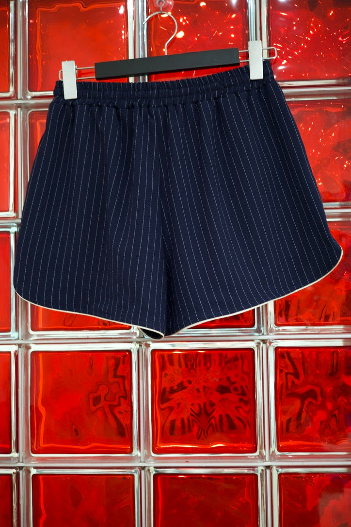Short marine à fines rayures
