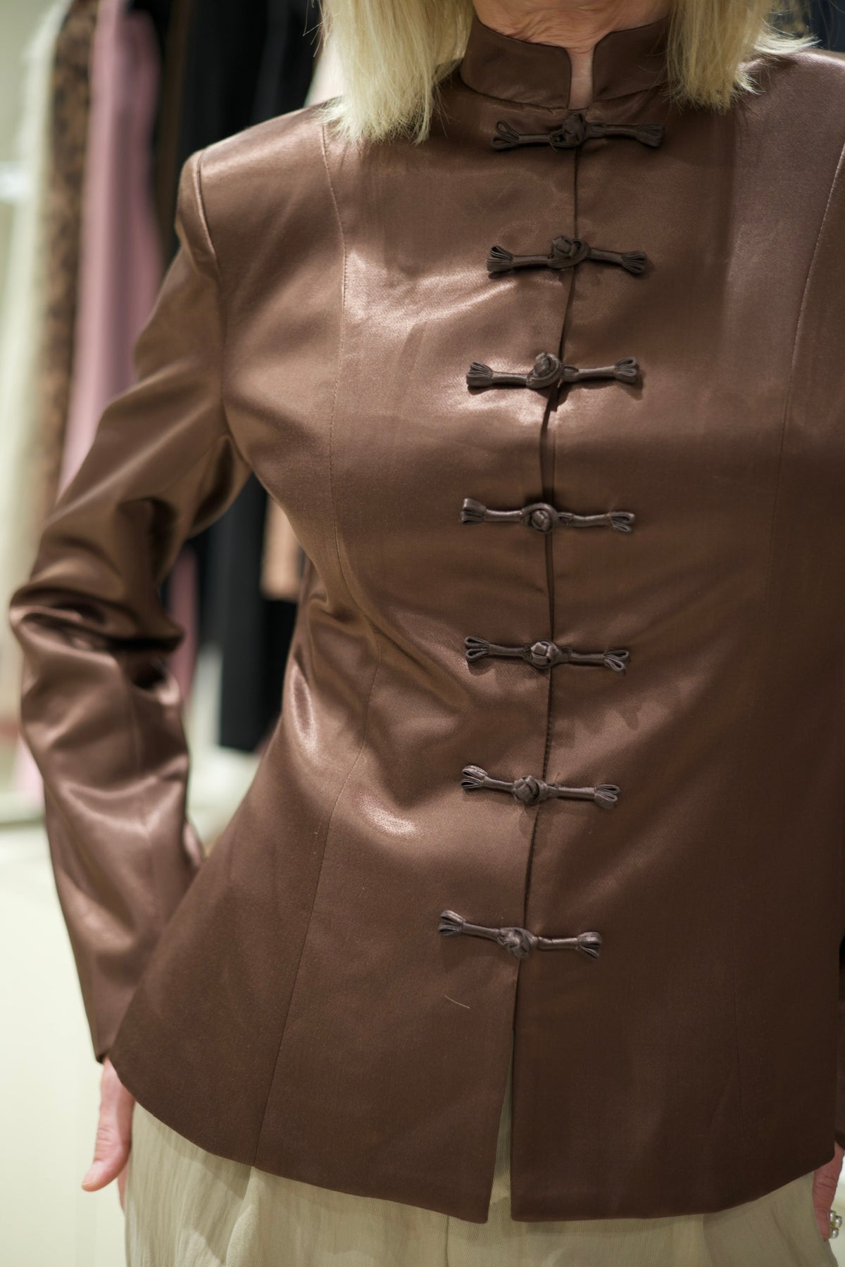 Veste satinée boutons brandebourg