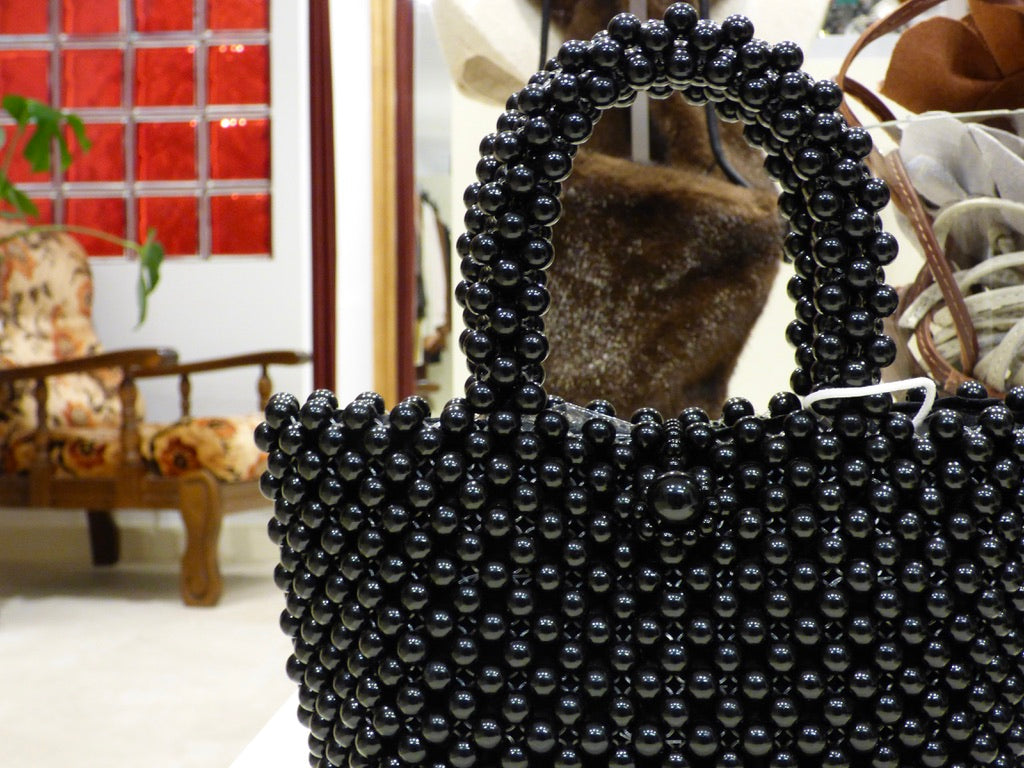 Sac à main en perles noires